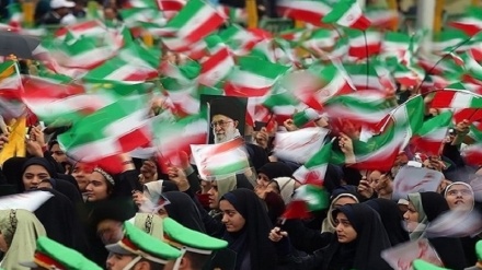 西側メディアが、イランの革命勝利式典への人々の情熱的な参加を報道