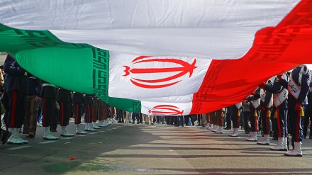 日本メディアがイランイスラム革命勝利記念式典を報道