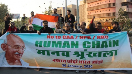 मीडिया मिररः सीएए के ख़िलाफ़ जारी प्रदर्शनों में एक ख़ास सूझबूझ और परिपक्वता है! डील आफ़ सेंचुरी का क्या होगा अंजाम