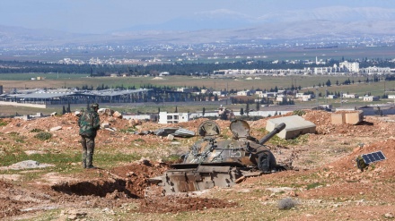 वीडियो रिपोर्टः सीरिया के इदलिब इलाक़े के क़रीब लगातार पराजित हो रहे चरमपंथियों के पास अब कोई रास्ता नहीं बचा है, सीरियाई सेना की प्रगति लगातार जारी है! 