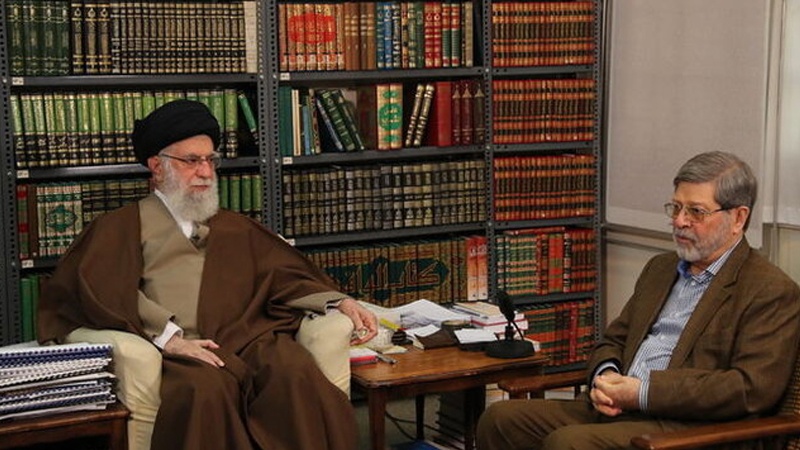Ayatullah Khamenei dan Profesor Alireza Marandi