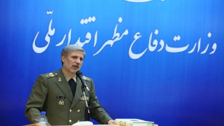 امیر حاتمی: ایران ۹۰ درصد نیازمندی های نیروهای مسلح را تولید می کند 