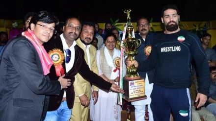 インドで開催されたレスリングの国際大会でイラン選手が優勝