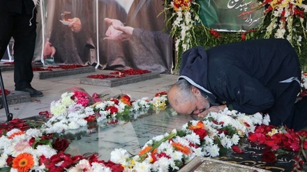 शहीद क़ासिम सुलैमानी को मिला बड़ा इनाम शहीद कमांडर की क़ब्र पर लगा इमाम हुसैन की क़ब्र का पत्थर+फ़ोटो, वीडियो