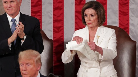 Pelosi rompe el discurso de Trump ante el Congreso(Video+Fotos)