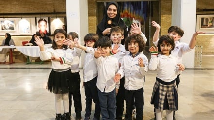 Perayaan Revolusi Khusus Anak-anak Kembar (2)