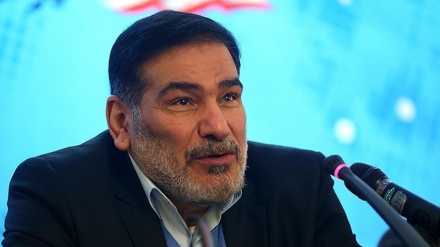 واکنش شمخانی به مداخله پمپئو در امور داخلی ایران