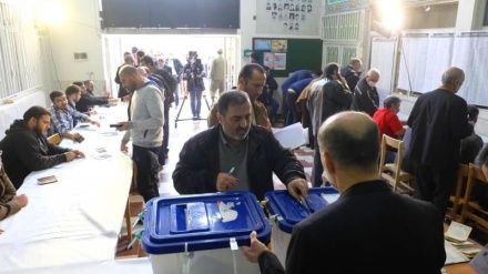 Fotos: La masiva presencia en las elecciones parlamentarias en otras provincias de Irán