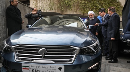Rohani presenta nuove auto ottimizzate dai produttori iraniani