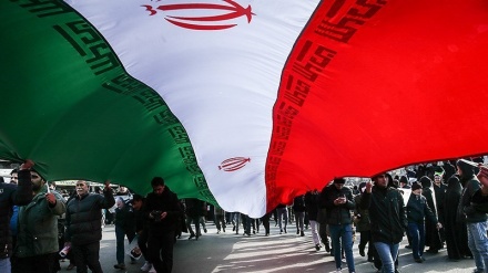 アジアの報道各社が、イラン国民による革命勝利記念行進の模様を報道