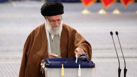 Líder iraní ejerce su derecho al voto en elecciones parlamentarias+Video+Fotos