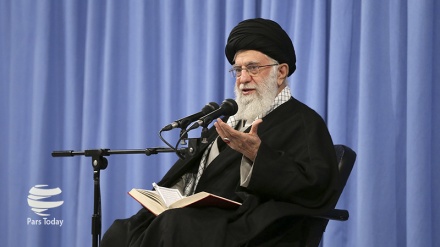 伊斯兰革命最高领袖赞赏伊朗人民壮举，强调应对敌人的阴谋