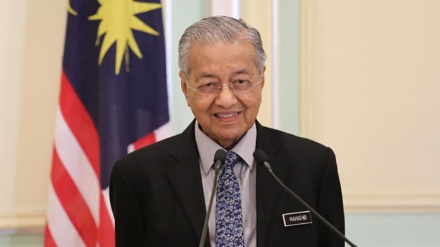 महातीर मोहम्मद ने प्रधान मंत्री पद से दिया इस्तीफ़ा