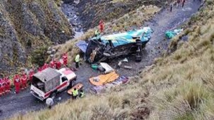 Bus cade nel burrone: volo di 50 metri, almeno 15 morti