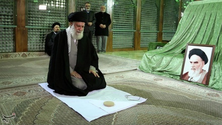 Lideri suprem viziton mauzoleun imam Khomeini(ra) dhe varrezat e dëshmorëve