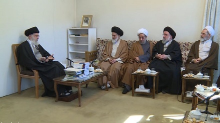 رهبر معظم انقلاب: دشمن برای ضربه زدن به مبانی اساسی انقلاب اسلامی برنامه دارد
