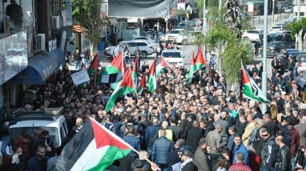 Ribuan Warga Palestina Memprotes Kesepakatan Abad