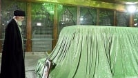 ホメイニー廟を訪れたハーメネイー師