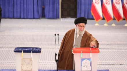 伊斯兰革命最高领袖参与投票