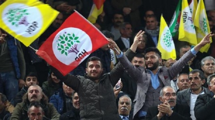 Turkey arrests 5 Kurdish mayors as crackdown continues