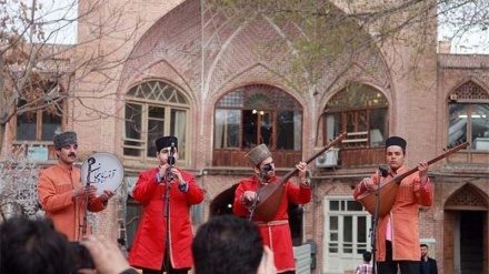 Volkstümliche Noruz-Theaterstücke und Zeremonielle