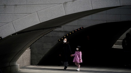 韓国の新たな新型ウイルス感染者が100人下回る