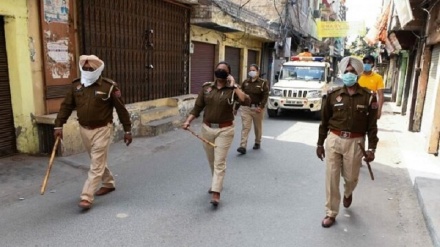 قرنطینه شدن 1.3 میلیارد نفر از مردم هند به‌منظور پیشگیری از شیوع ویروس کرونا 