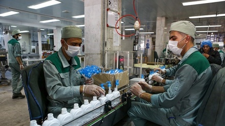 Pabrik di Isfahan ini Galakkan Produksi Gel Disinfektan (2)