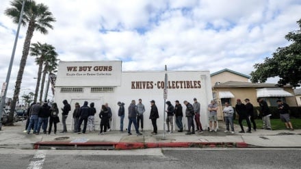 新型コロナによりアメリカで銃器購入が大幅増