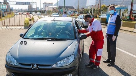 Pengguna Jalan Menuju Gilan Diperiksa Suhu Badannya (2) 