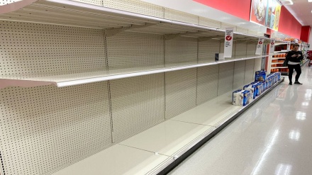 アメリカの非常事態宣言　人々が商店に殺到