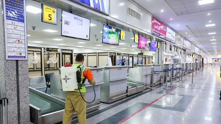 Jalan dan Tempat Umum di Iran Disemprot Disinfektan