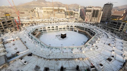 A. Saudita, la disinfestazione della Sacra Ka’aba alla Mecca (Video)