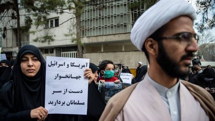 Fotos+Video: Estudiantes iraníes se congregan frente a embajada de La India