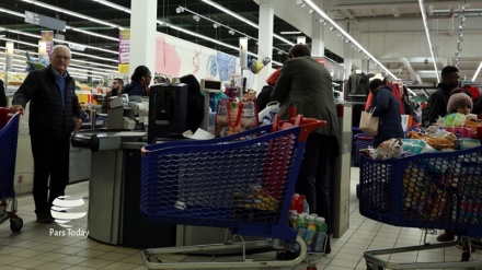Gjendje emergjente në Amerikë, qytetarët u vërsulen supermarketave