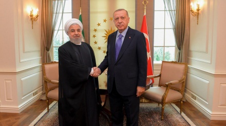 イラン大統領、イドリブ問題解決のためシリア･イラン・トルコ３者協議実施を提案