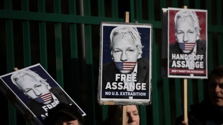 Judge orders Assange held in glass box during extradition trial