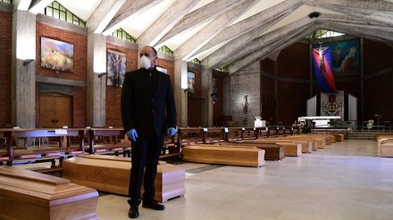 イタリアの死者８２１５人　新型コロナ