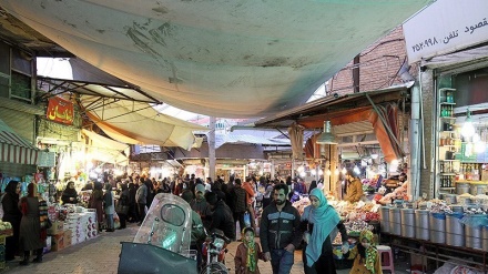 Corona Menyebar, Warga Hamedan Tetap Keluar Rumah (2)