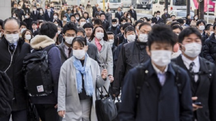 日本で1日あたりの新型コロナ感染者が200人超す