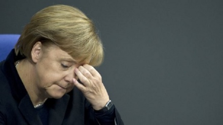 Merkel Peringatkan Penyebaran Corona