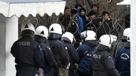 Yunan halkı ve polisi ile göçmenler arasında çatışma