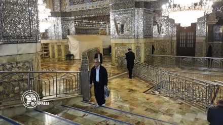 ईरान में बड़ा फैसला, सारे पवित्र स्थल और रौज़े बंद! कुछ लोगों ने प्रदर्शन किये!