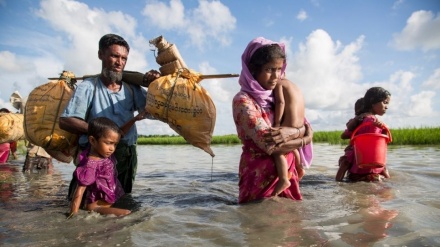 Makumi ya Waislamu wa Rohingya wafa kwa njaa ndani ya boti