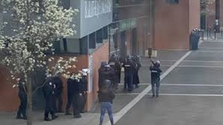 Francia, uomo armato entra all’università di Evry