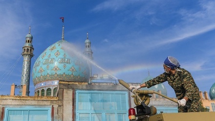 Tempat Umum dan Jalan di Qom Disemprot Disinfektan (1)