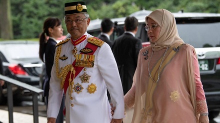 राष्ट्राध्यक्षों, नरेशों, मंत्रियों और वरिष्ठ अधिकारियों को निशाना बना रहा है कोरोना, मलेशिया के नरेश आइसोलेशन में गए!