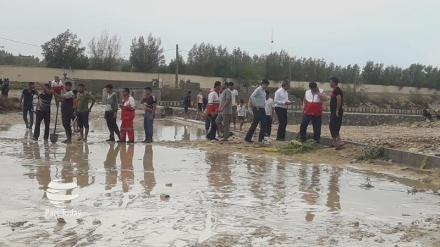 کمک‌رسانی به مردم سیل‌زده روستای 