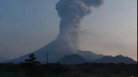 Indonesia, il vulcano Merapi fa paura