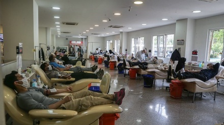 Jelang Ramadhan, Warga Iran Donorkan Darah (2)